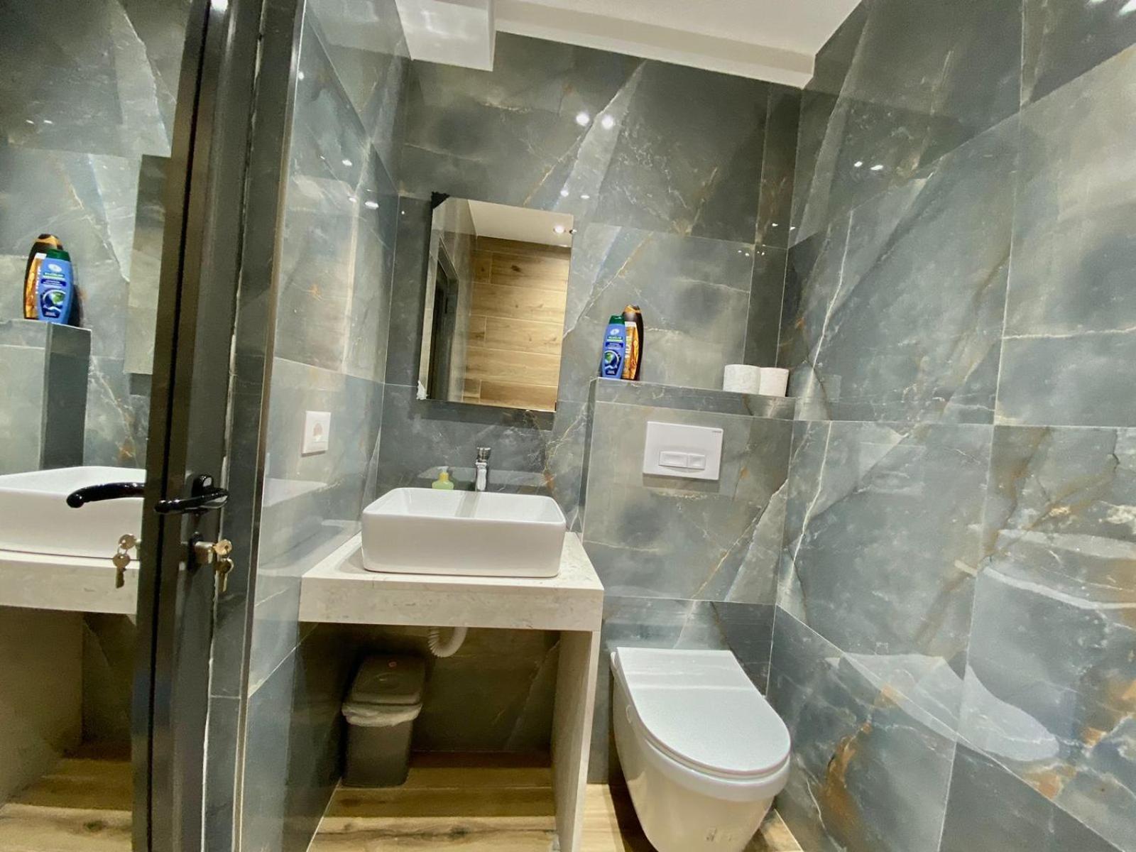 Mara Central Apartment 3 Тирана Екстер'єр фото